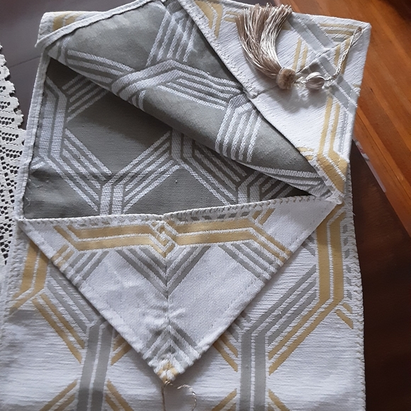 NWOT Table Runner - Picture 2 of 3